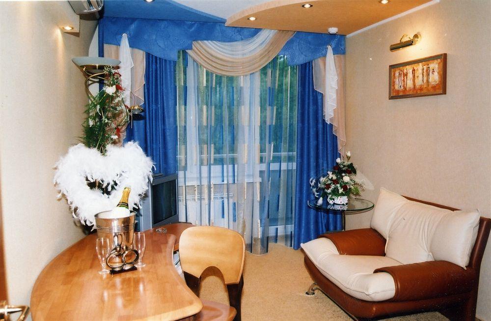 Druzhba Hotel And Restaurant Κχαρκίβ Δωμάτιο φωτογραφία